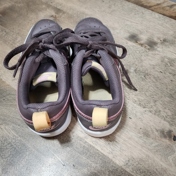 Preowned girls size 3.5 Nike - Picture 2 of 6